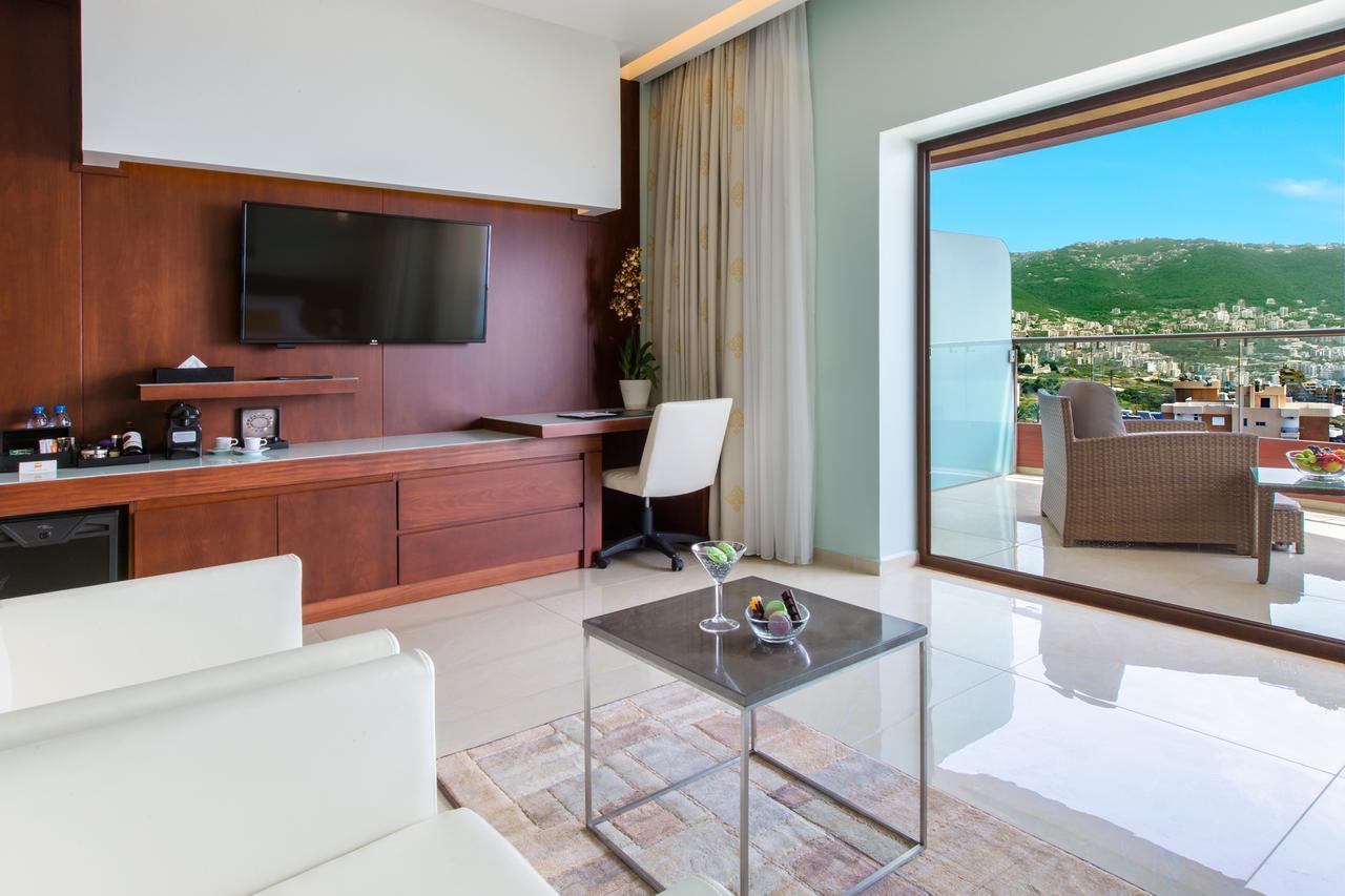 Burj On Bay Hotel Джуния Экстерьер фото
